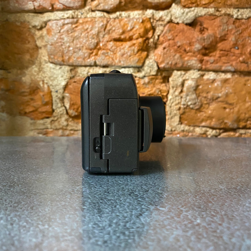 Olympus Superzoom 105 пленочный фотоаппарат
