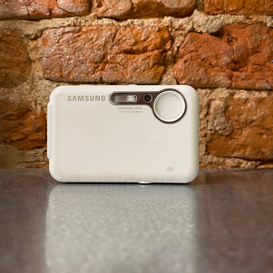 Samsung i8 белый цифровой фотоаппарат