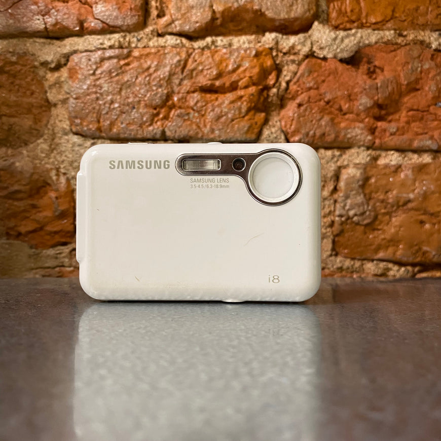 Samsung i8 белый цифровой фотоаппарат