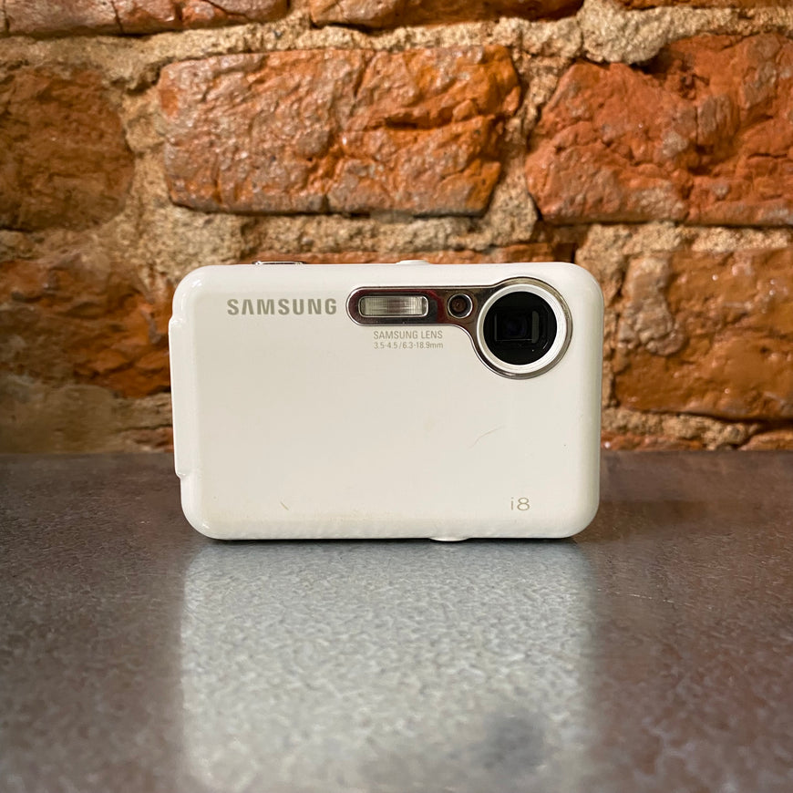 Samsung i8 белый цифровой фотоаппарат
