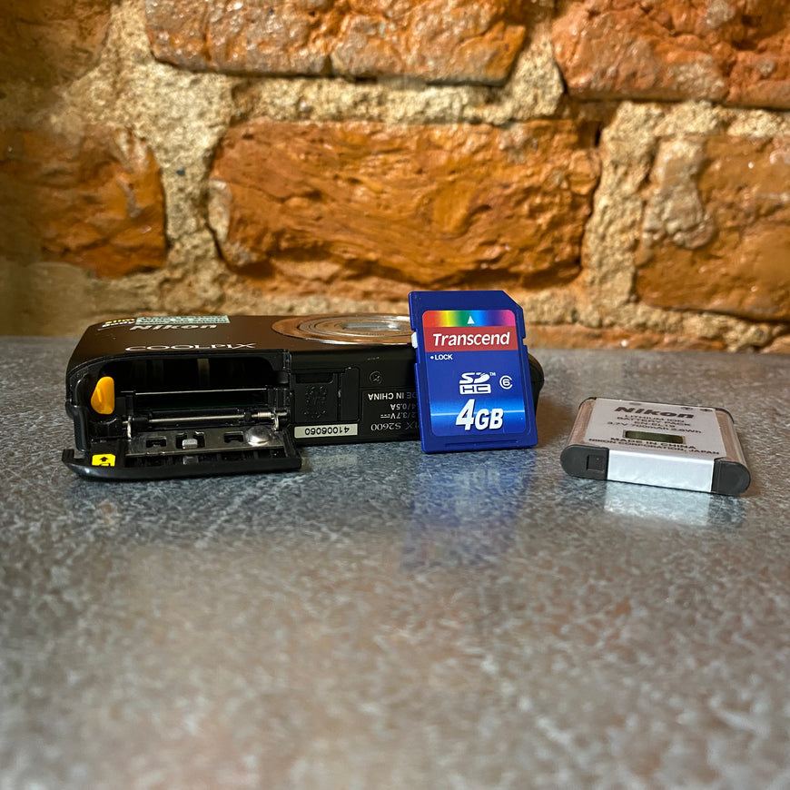 Nikon Coolpix S2600 черный цифровой фотоаппарат