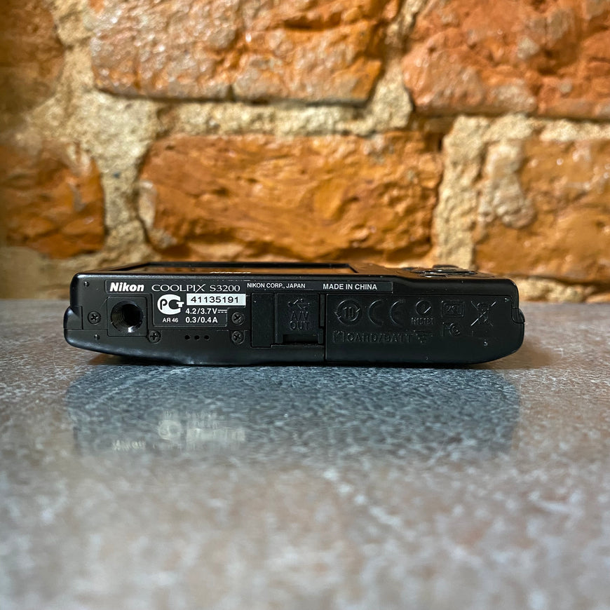 Nikon Coolpix S3200 черный цифровой фотоаппарат