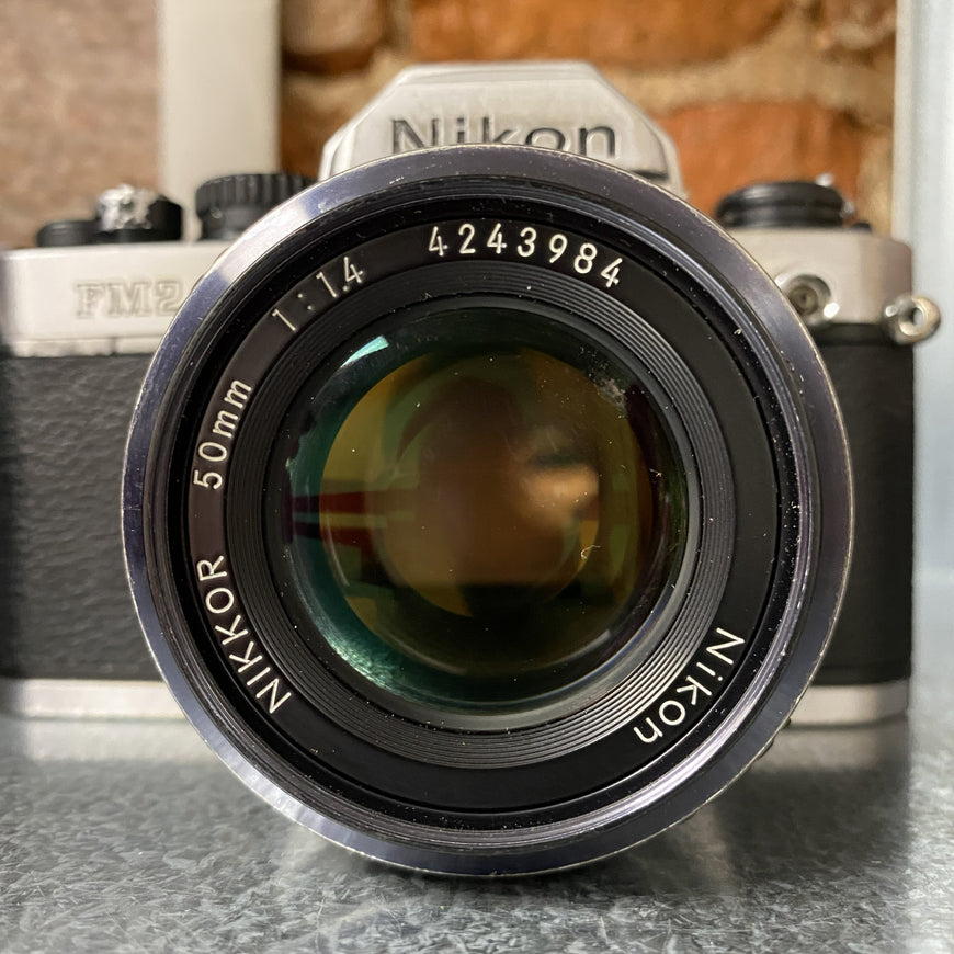 Nikon FM2 Nikkor 50 mm 1.4 зеркальный пленочный фотоаппарат