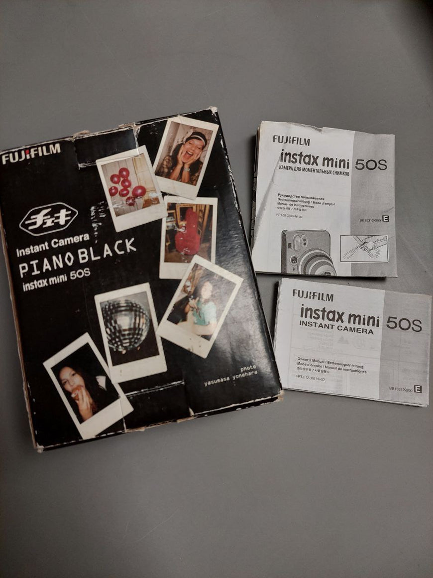 Fujifilm Instax mini 50s black piano