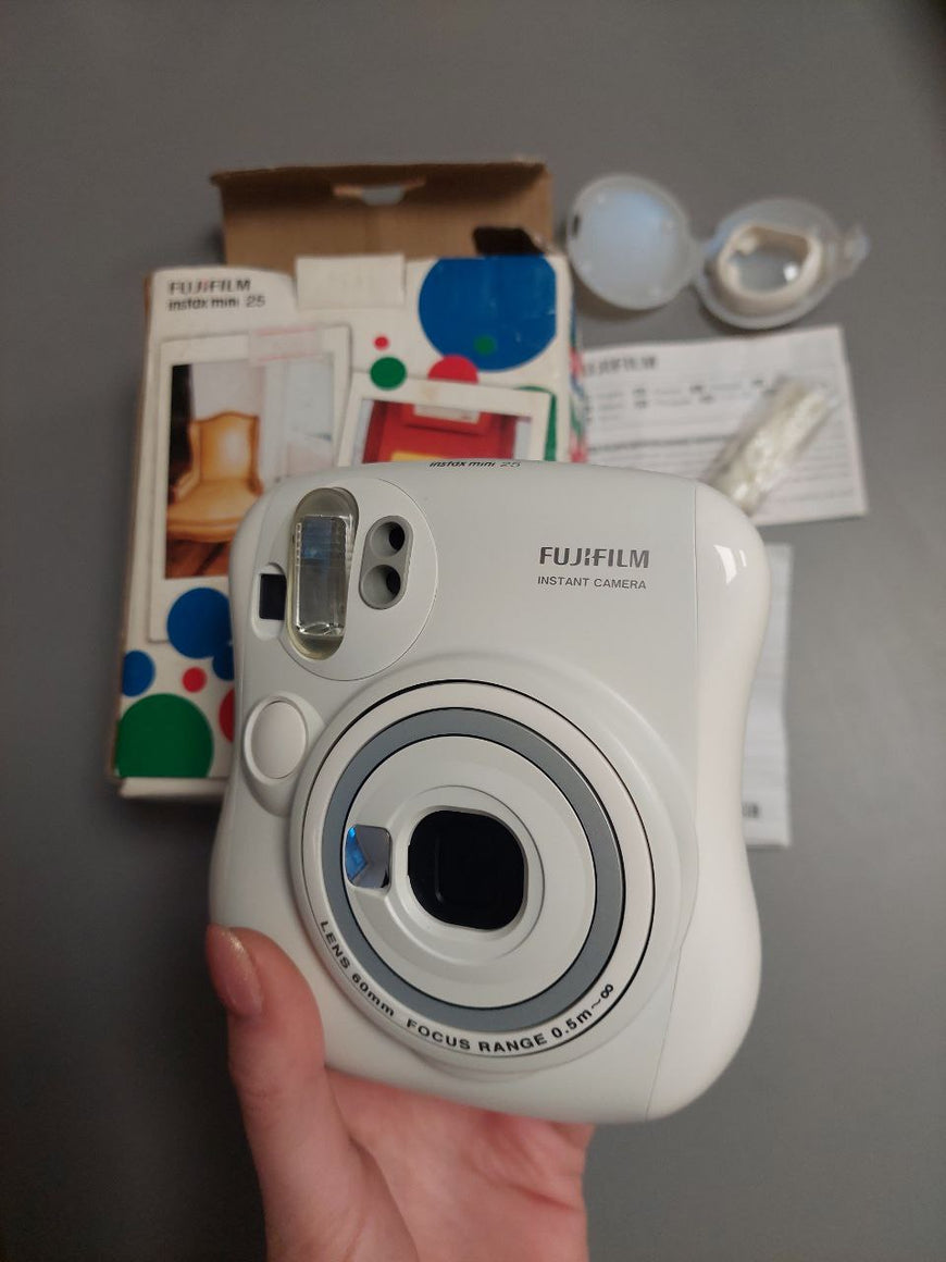 Fuji Instax mini 25 белый фотоаппарат