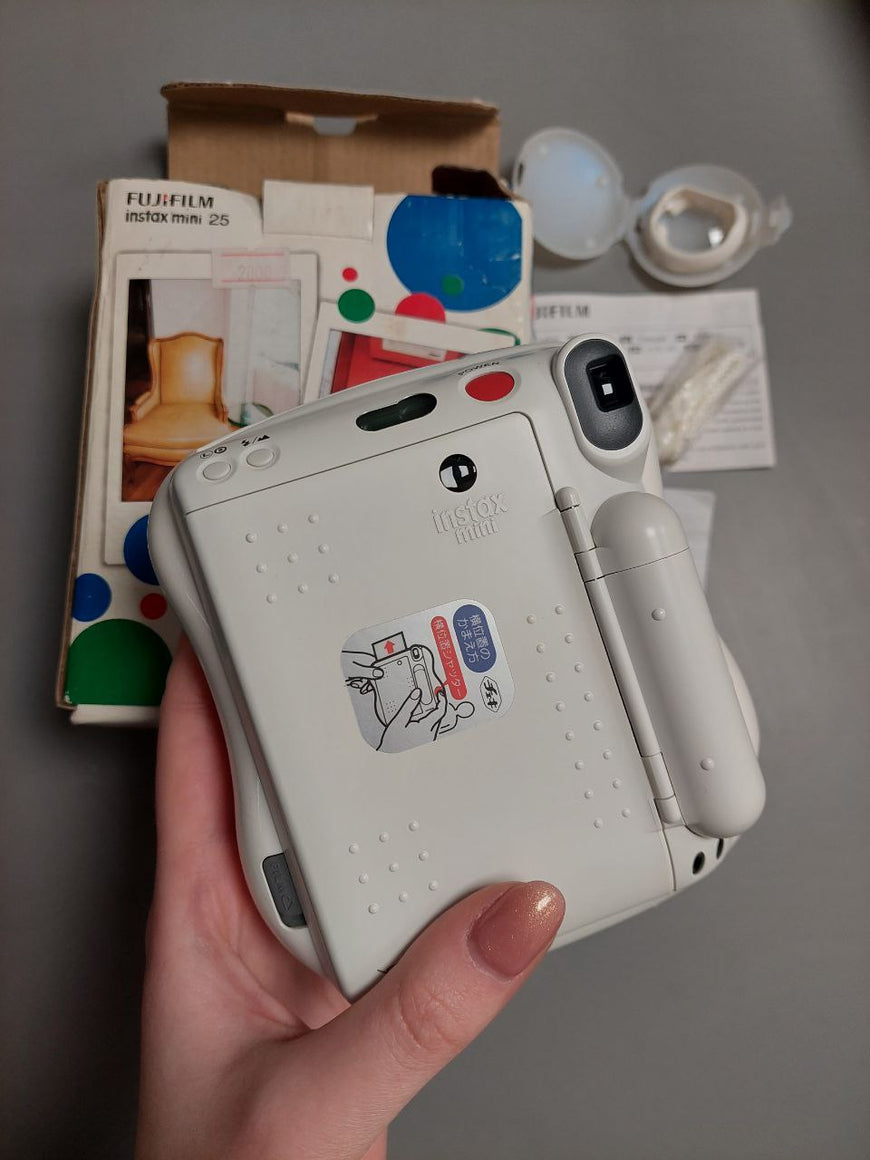 Fuji Instax mini 25 белый фотоаппарат