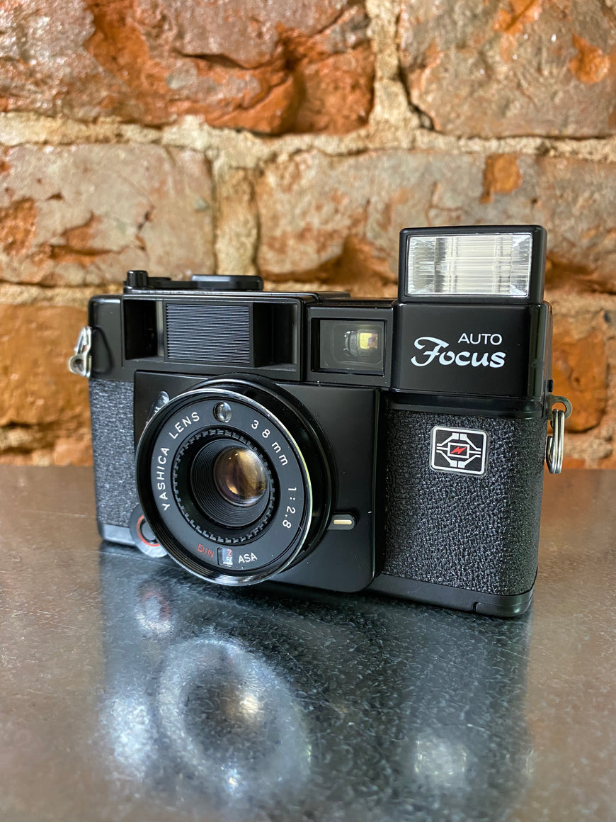 Yashica Autofocus f 2.8 пленочный фотоаппарат