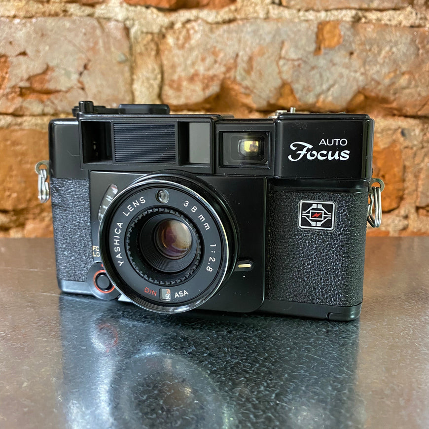 Yashica Autofocus f 2.8 пленочный фотоаппарат