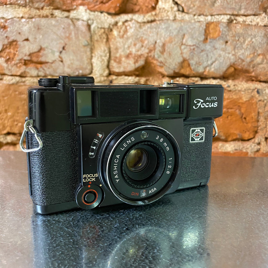 Yashica Autofocus f 2.8 пленочный фотоаппарат