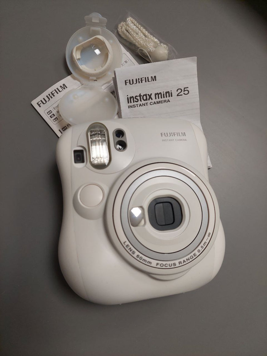 Fuji Instax mini 25 белый фотоаппарат