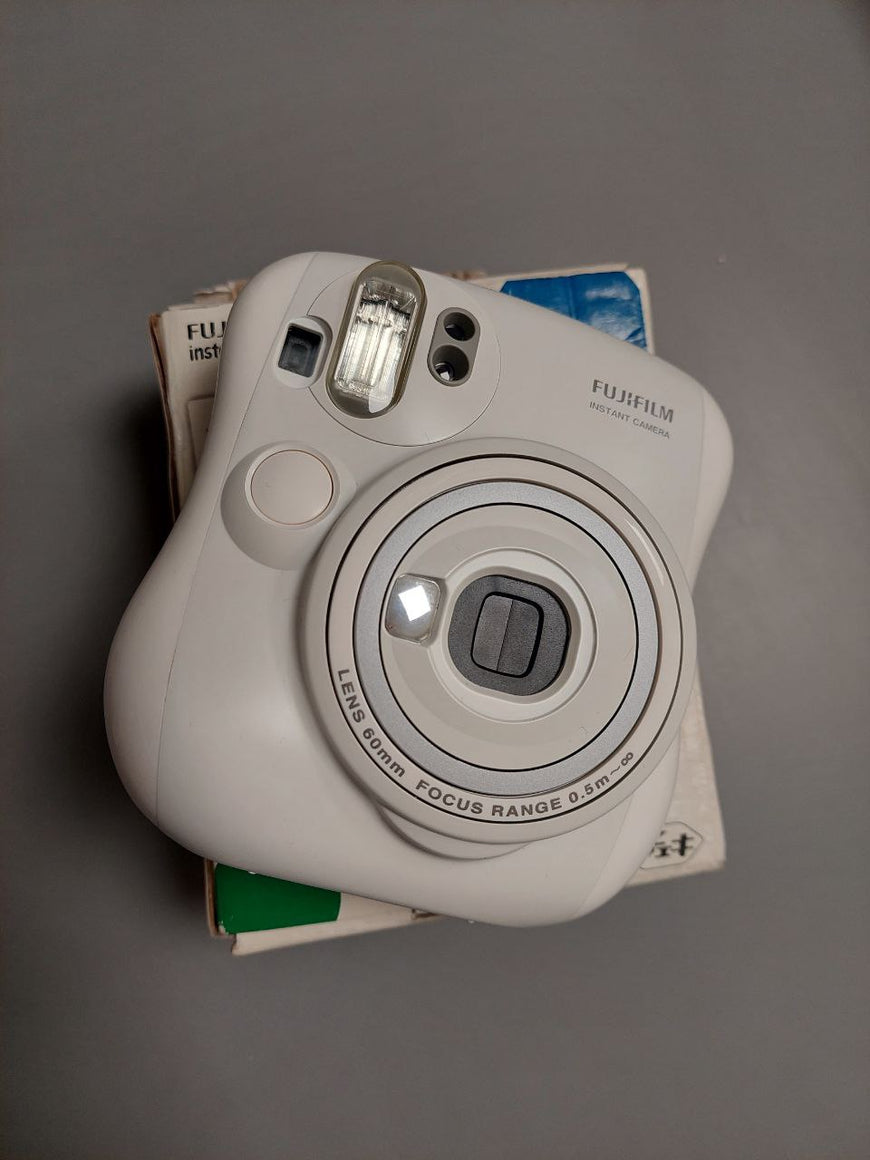 Fuji Instax mini 25 белый фотоаппарат